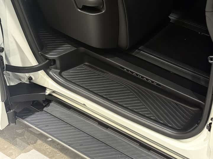 Toyota Alphard 2025 2025款 双擎 2.5L 尊贵黄金版