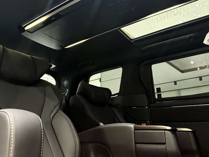 Toyota Alphard 2025 2025款 双擎 2.5L 尊贵黄金版