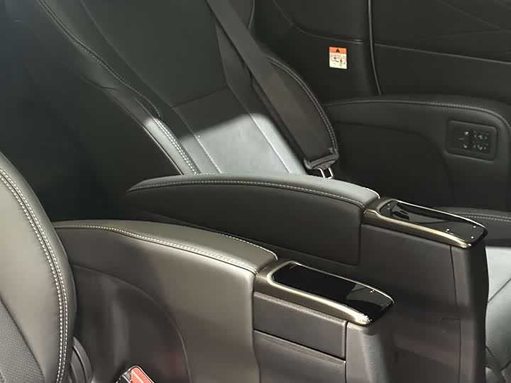 Toyota Alphard 2025 2025款 双擎 2.5L 尊贵黄金版