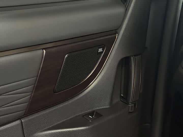 Toyota Alphard 2025 2025款 双擎 2.5L 尊贵黄金版