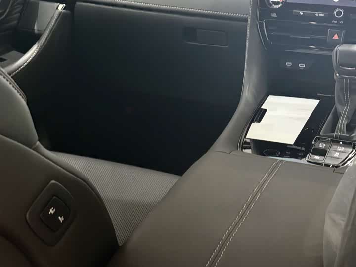 Toyota Alphard 2025 2025款 双擎 2.5L 尊贵黄金版