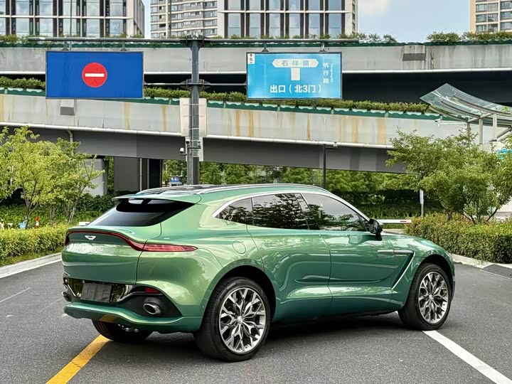 Aston Martin DBX 2022 2022款 3.0T STRAIGHT-SIX