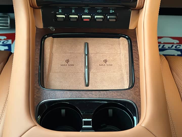 BYD Yangwang U8 2023 2023款 豪华版