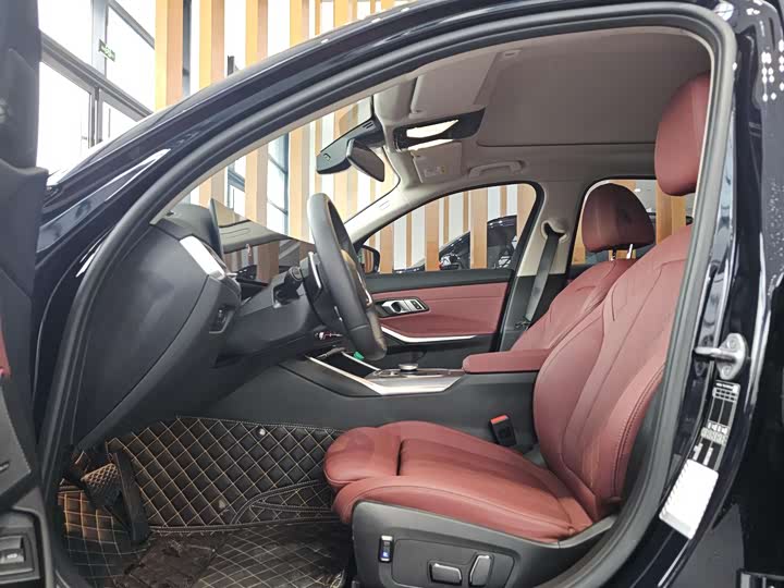 BMW 3 Series 2025 2025款 330Li M运动曜夜套装