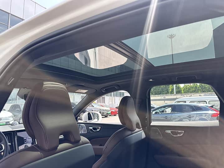 Volvo XC60 Hybrid 2025 2025款 插电式混动 长续航四驱智雅豪华版