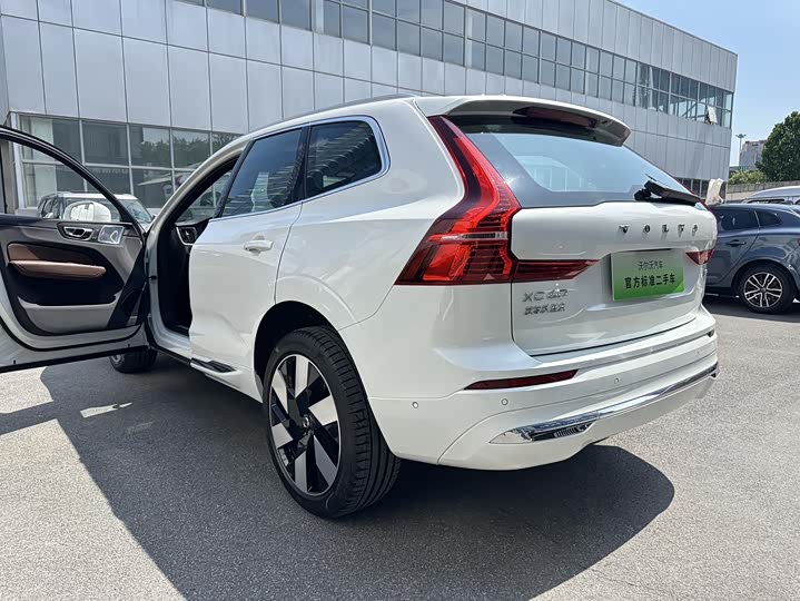 Volvo XC60 Hybrid 2025 2025款 插电式混动 长续航四驱智雅豪华版
