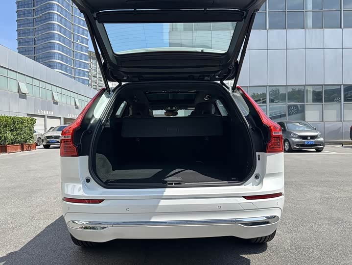 Volvo XC60 Hybrid 2025 2025款 插电式混动 长续航四驱智雅豪华版
