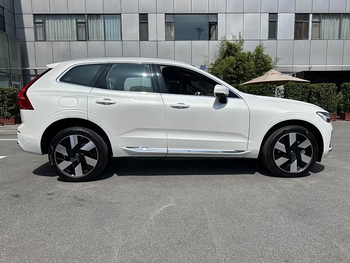 Volvo XC60 Hybrid 2025 2025款 插电式混动 长续航四驱智雅豪华版