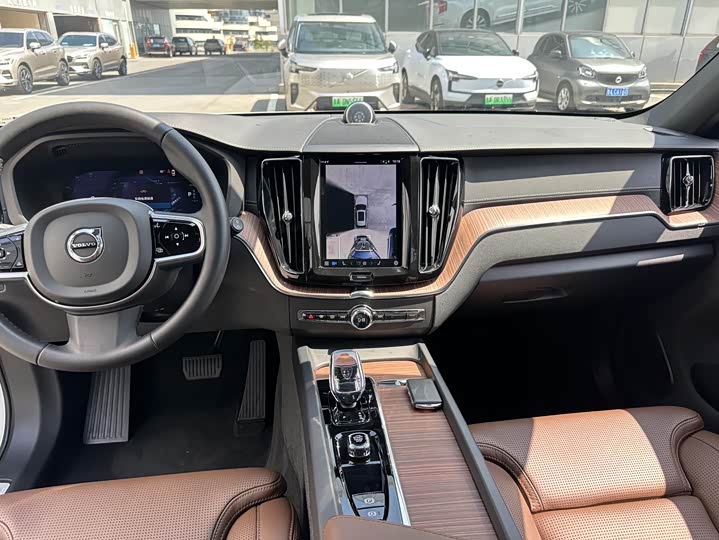 Volvo XC60 Hybrid 2025 2025款 插电式混动 长续航四驱智雅豪华版