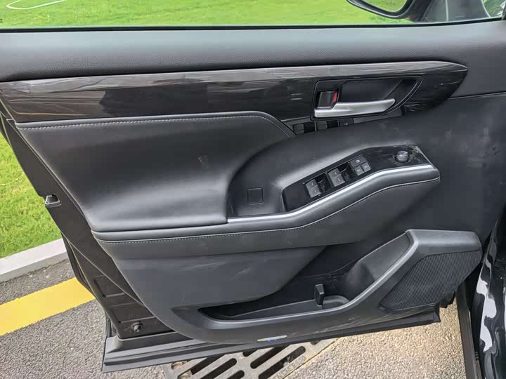 Toyota Crown Kluger 2024 2024款 2.5L HEV四驱豪华版