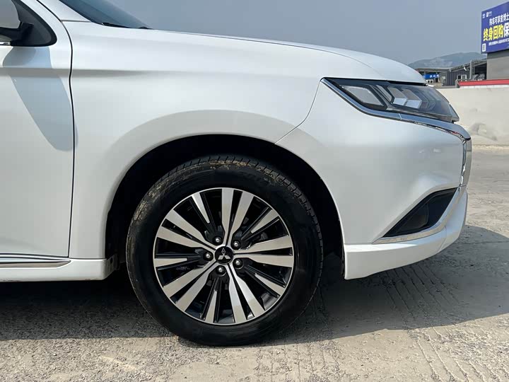 Mitsubishi Outlander 2021 2021款 2.4L 四驱致享版 5座