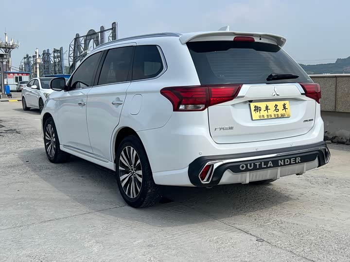 Mitsubishi Outlander 2021 2021款 2.4L 四驱致享版 5座