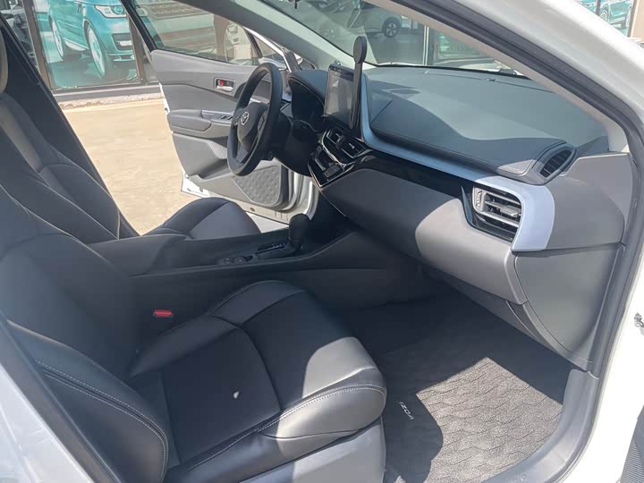 Toyota Izoa 2021 2021款 双擎 2.0L 奕享版