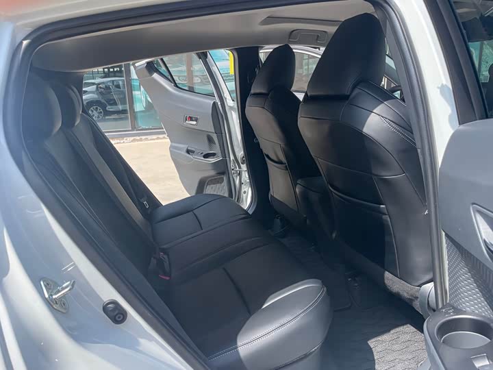 Toyota Izoa 2021 2021款 双擎 2.0L 奕享版