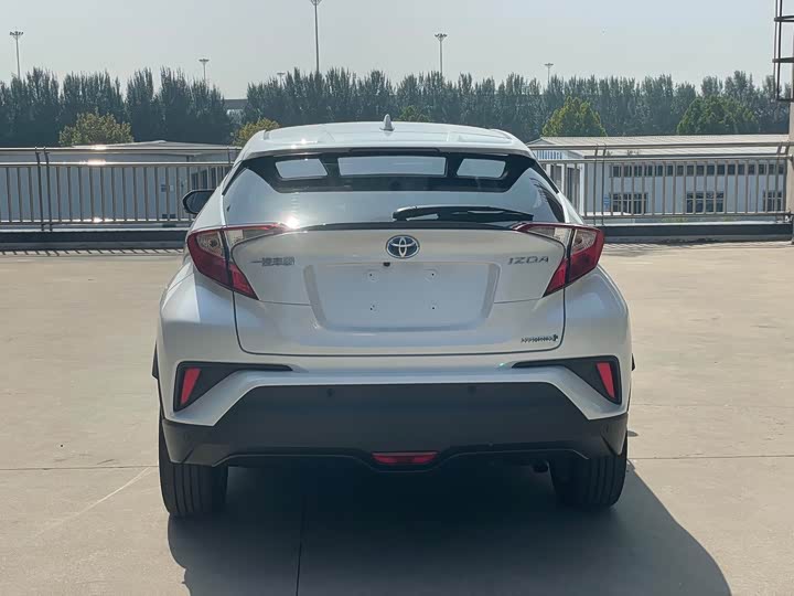 Toyota Izoa 2021 2021款 双擎 2.0L 奕享版