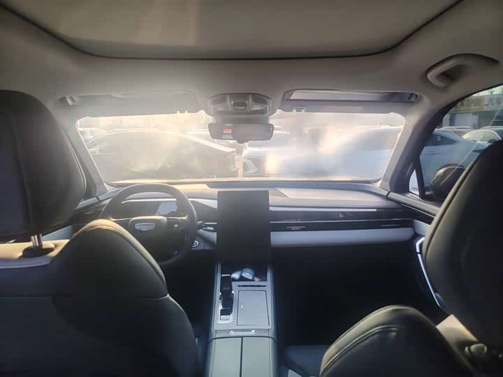 Geely Atlas L 2024 2024款 1.5TD DCT尊贵版