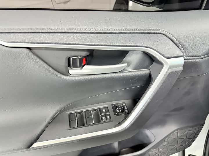 Toyota Wildlander 2024 2024款 2.0L CVT两驱豪华PLUS版