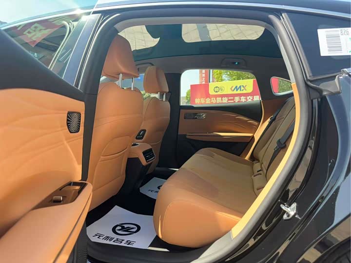 Geely Galaxy Starshine 8 EM-i 2025 2025款 130km EM-i 尊贵版