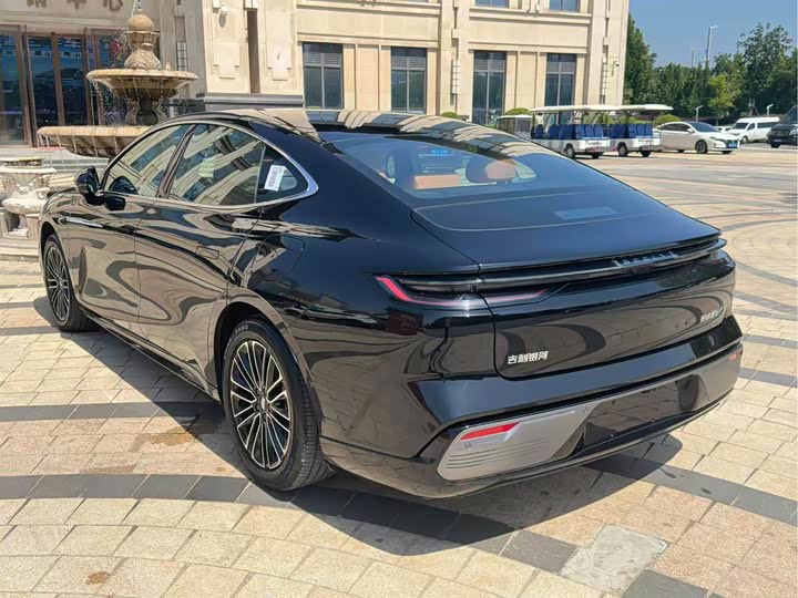 Geely Galaxy Starshine 8 EM-i 2025 2025款 130km EM-i 尊贵版