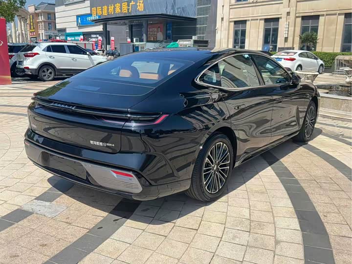 Geely Galaxy Starshine 8 EM-i 2025 2025款 130km EM-i 尊贵版