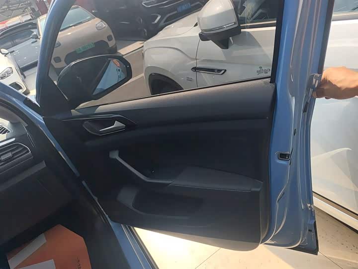 Volkswagen Tharu 2025 2025款 新锐 300TSI 锐享版