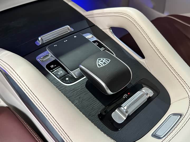 Mercedes-Benz Maybach GLS 2025 2025款 GLS 600 4MATIC 极夜版