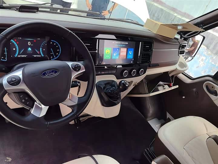 Ford Transit New 2021 2021款 2.2T手动普通型客车Pro长轴带机械踏板9座中顶国VI