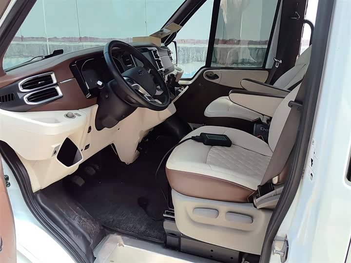 Ford Transit New 2021 2021款 2.2T手动普通型客车Pro长轴带机械踏板9座中顶国VI