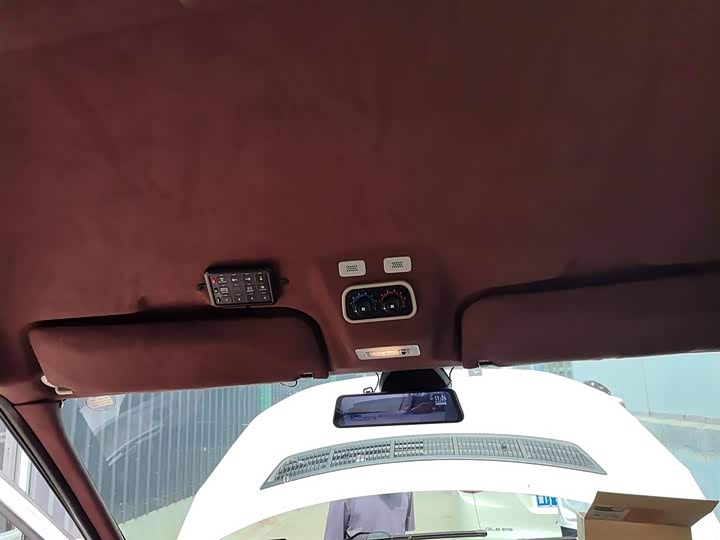 Ford Transit New 2021 2021款 2.2T手动普通型客车Pro长轴带机械踏板9座中顶国VI