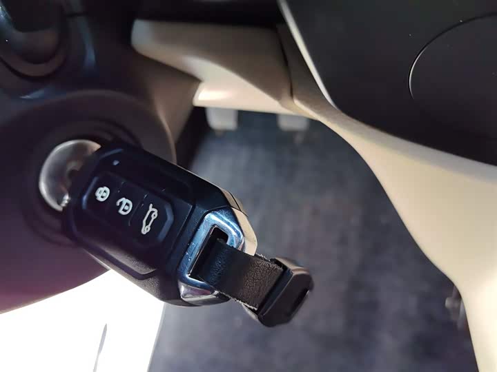 Ford Transit New 2021 2021款 2.2T手动普通型客车Pro长轴带机械踏板9座中顶国VI