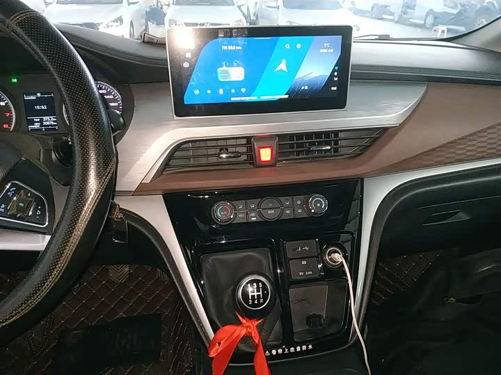 JAC Refine M3 2023 2023款 PLUS 1.8L 7/8座智联版