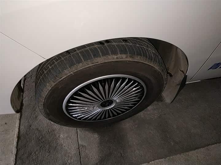 JAC Refine M3 2023 2023款 PLUS 1.8L 7/8座智联版