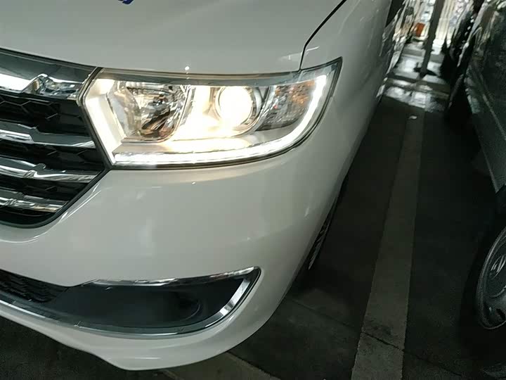 JAC Refine M3 2023 2023款 PLUS 1.8L 7/8座智联版