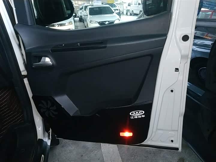 JAC Refine M3 2023 2023款 PLUS 1.8L 7/8座智联版