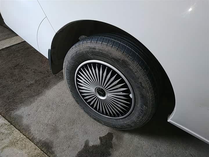 JAC Refine M3 2023 2023款 PLUS 1.8L 7/8座智联版