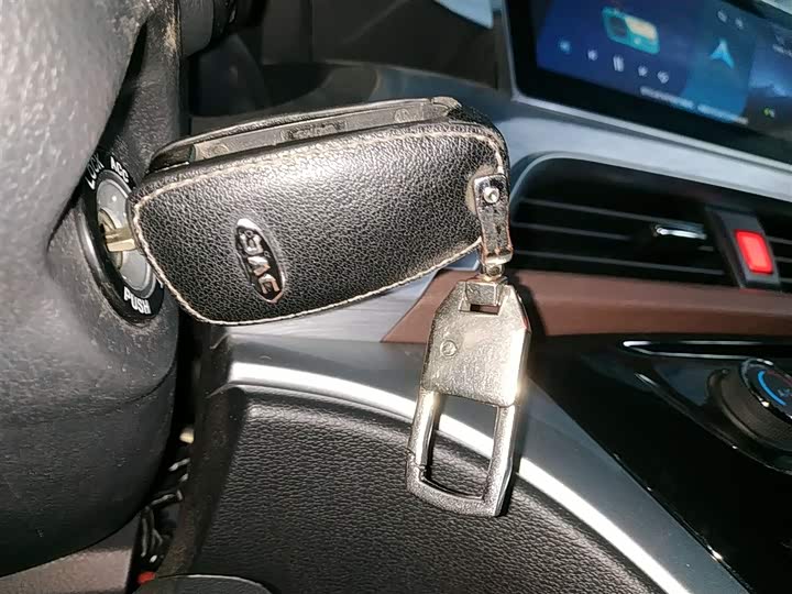 JAC Refine M3 2023 2023款 PLUS 1.8L 7/8座智联版