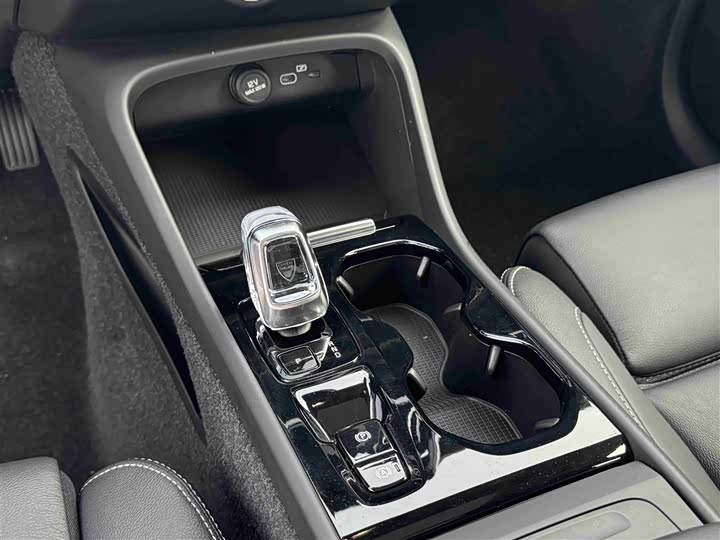 Volvo XC40 2025 2025款 B4 四驱智远豪华版