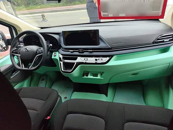 Maxus V70 2023 2023款 2.0T 精英版 自动短轴低顶 5/6座