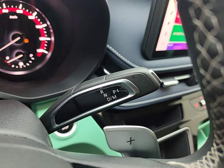 Maxus V70 2023 2023款 2.0T 精英版 自动短轴低顶 5/6座