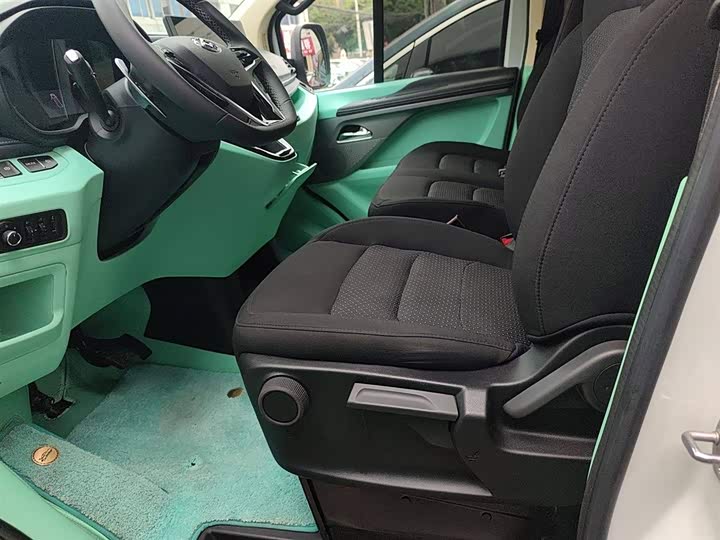 Maxus V70 2023 2023款 2.0T 精英版 自动短轴低顶 5/6座