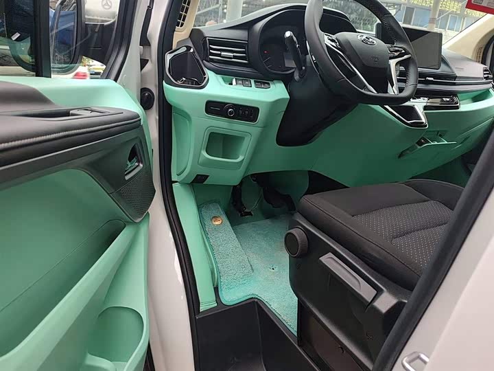 Maxus V70 2023 2023款 2.0T 精英版 自动短轴低顶 5/6座