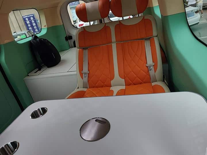 Maxus V70 2023 2023款 2.0T 精英版 自动短轴低顶 5/6座