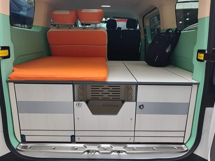 Maxus V70 2023 2023款 2.0T 精英版 自动短轴低顶 5/6座