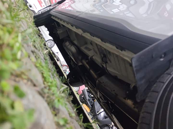 Maxus V70 2023 2023款 2.0T 精英版 自动短轴低顶 5/6座