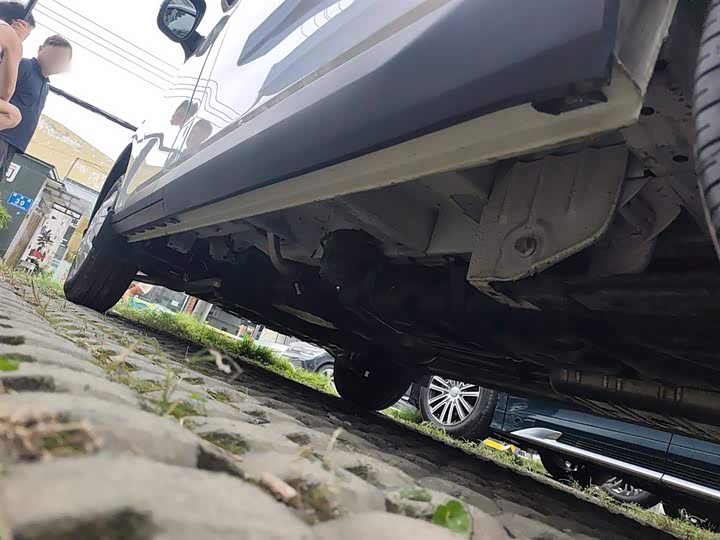 Maxus V70 2023 2023款 2.0T 精英版 自动短轴低顶 5/6座