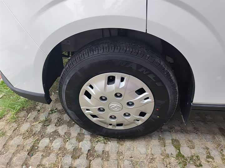 Maxus V70 2023 2023款 2.0T 精英版 自动短轴低顶 5/6座