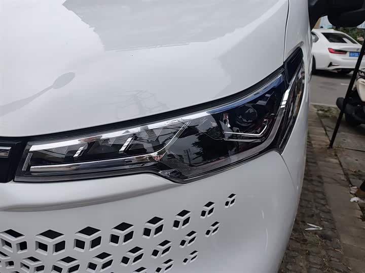 Maxus V70 2023 2023款 2.0T 精英版 自动短轴低顶 5/6座