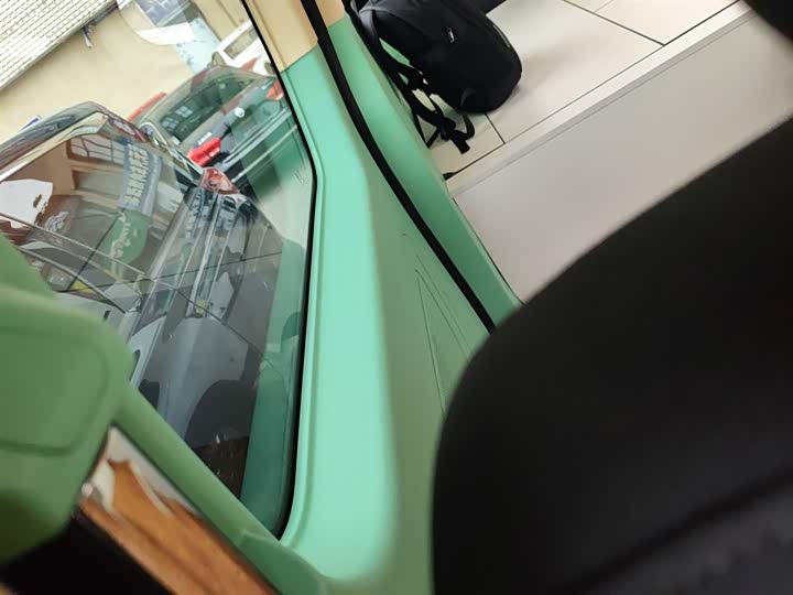 Maxus V70 2023 2023款 2.0T 精英版 自动短轴低顶 5/6座