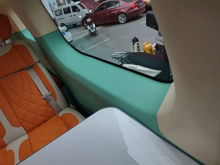 Maxus V70 2023 2023款 2.0T 精英版 自动短轴低顶 5/6座