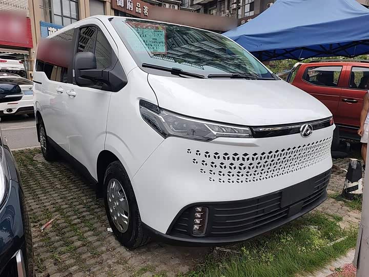 Maxus V70 2023 2023款 2.0T 精英版 自动短轴低顶 5/6座